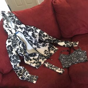 Size 2 LULULEMON bundle - sweater headband & tank